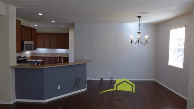 1455 Caminito Sicilia Chula Vista, CA 91915 photo 4