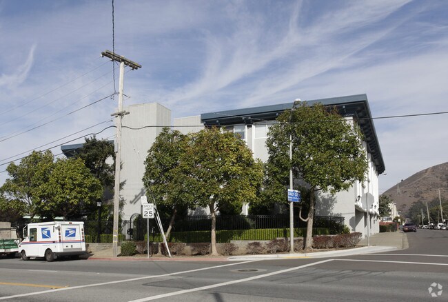 670 Hillside Blvd, Daly City photo 3