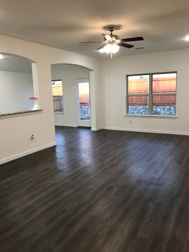 642 East Harvey Avenue, Fort Worth, TX 76104 photo 4