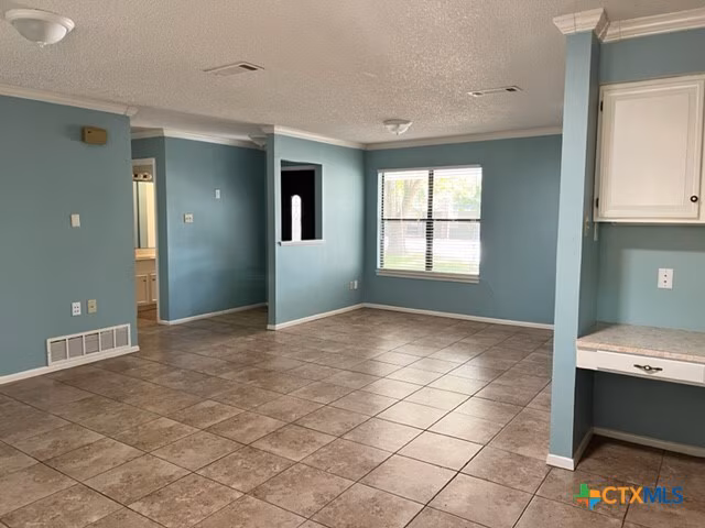 1302 S Mesquite Ave New Braunfels, TX 78130 photo 2