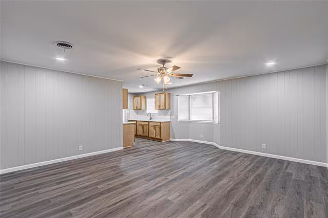 1205 Navaho St Arlington, TX 76012 photo 3