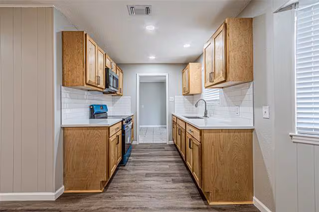 1205 Navaho St Arlington, TX 76012 photo 5