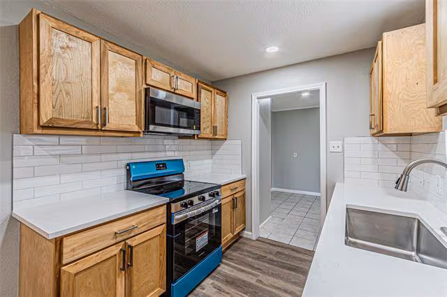 1205 Navaho St Arlington, TX 76012 photo 4