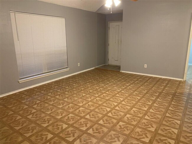 11710 Hickory Garden Dr Balch Springs, TX 75180 photo 4