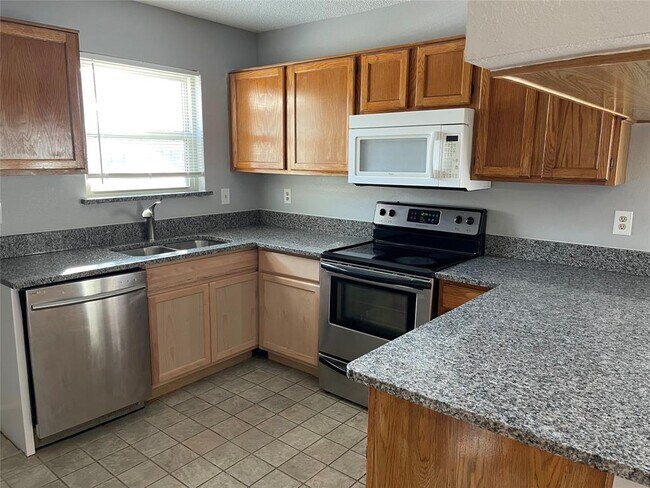 11710 Hickory Garden Dr Balch Springs, TX 75180 photo 5