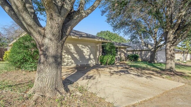 2608 Green Ridge St Fort Worth, TX 76133 photo 2