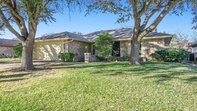 2608 Green Ridge St Fort Worth, TX 76133 photo 3