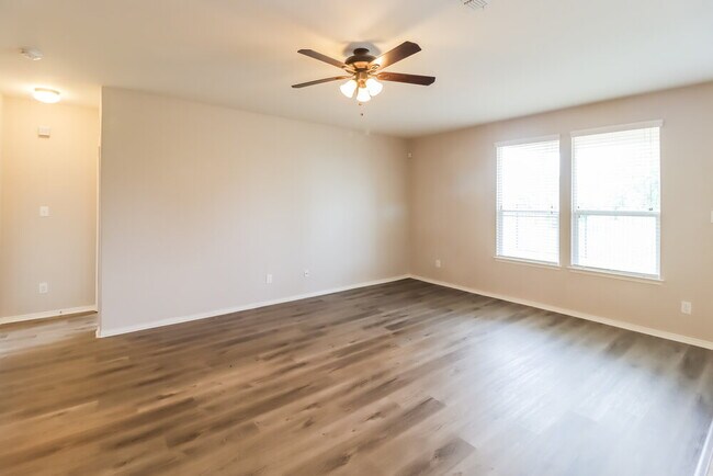 368 Magma Dr Fort Worth, TX 76131 photo 3