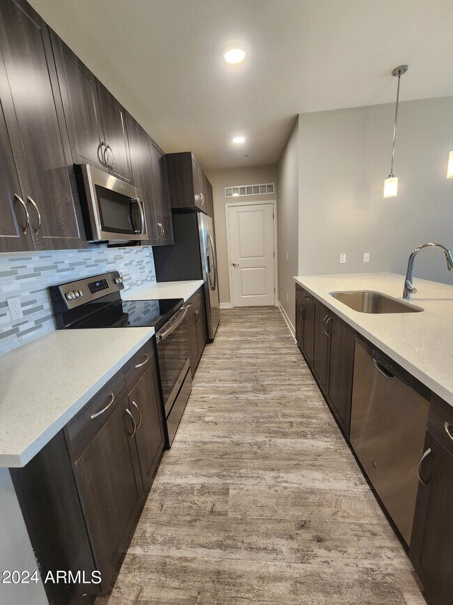 5550 E Deer Valley Dr Phoenix, AZ 85054 photo 3