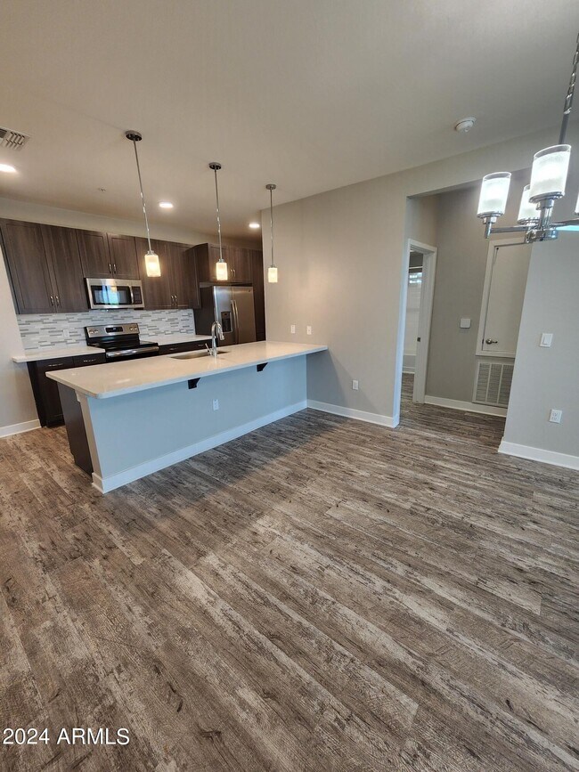 5550 E Deer Valley Dr Phoenix, AZ 85054 photo 5