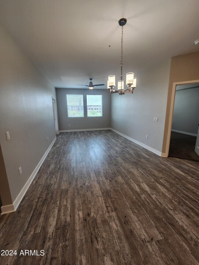 5550 E Deer Valley Dr Phoenix, AZ 85054 photo 2