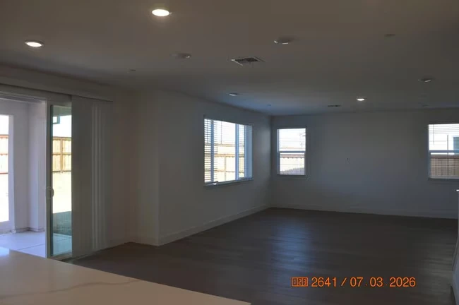 228 W Volta St Tracy, CA 95391 photo 5
