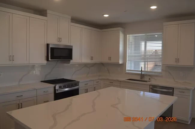 228 W Volta St Tracy, CA 95391 photo 3