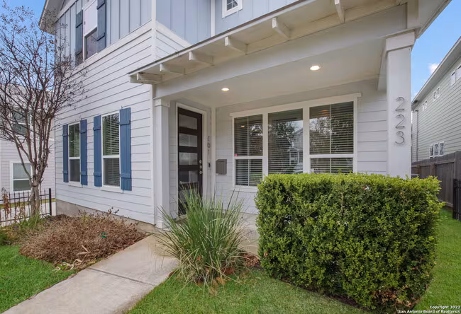223 Claremont Ave San Antonio, TX 78209 photo 2