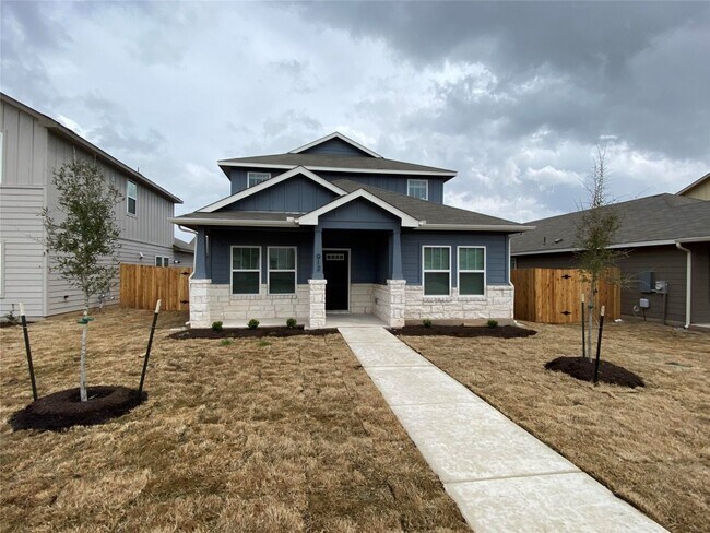912 Main St Hutto, TX 78634 photo 2