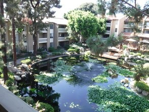 1855 Diamond St San Diego, CA 92109 photo 2