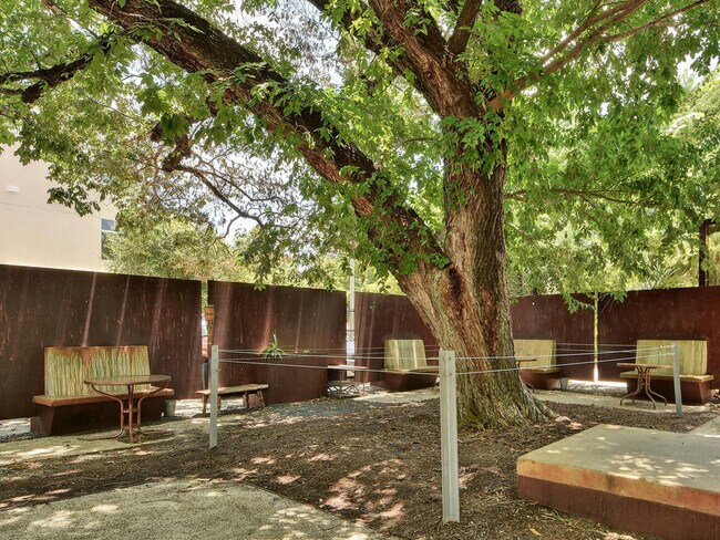 2401 E 6th St Austin, TX 78702 photo 3