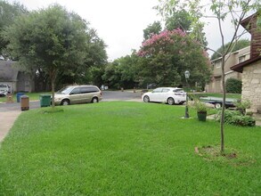 8814 Clearbrook Trail, Austin, TX 78729 photo 5