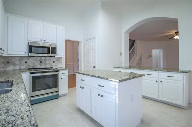 504 Renfro Ct Irving, TX 75063 photo 5