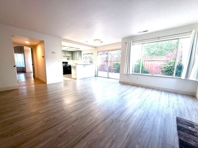Beautiful 2 Story 4 Bedroom 2.5 Bath Home in Antioch photo 3