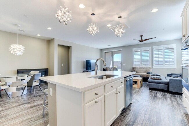 12701 W Caraveo Pl Peoria, AZ 85383 photo 5
