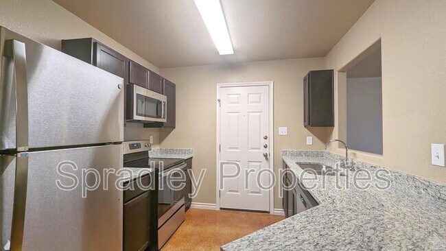 1005B Kerr Ct Belton, TX 76513 photo 4