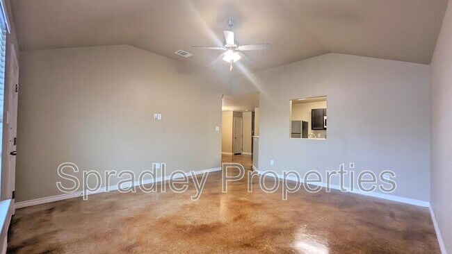 1005B Kerr Ct Belton, TX 76513 photo 3