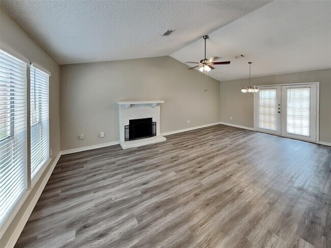 4628 Moss Rose Drive, Fort Worth, TX 76137 photo 3