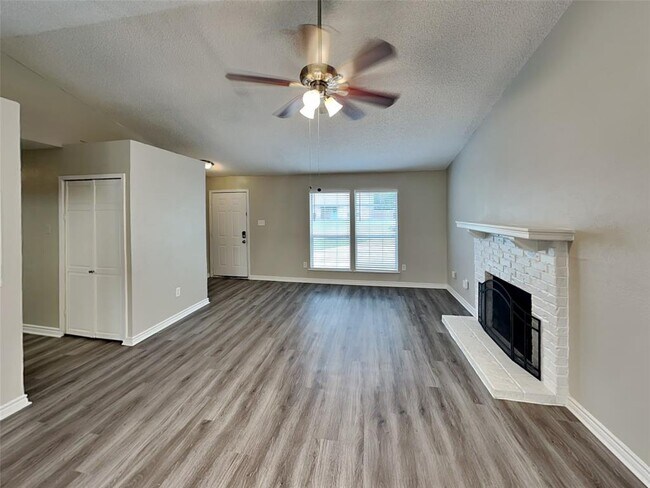 4628 Moss Rose Drive, Fort Worth, TX 76137 photo 2