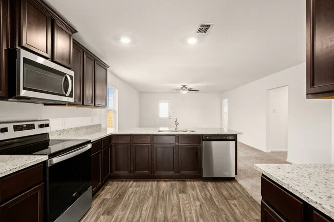 14124 Prospector Wy Elgin, TX 78621 photo 3