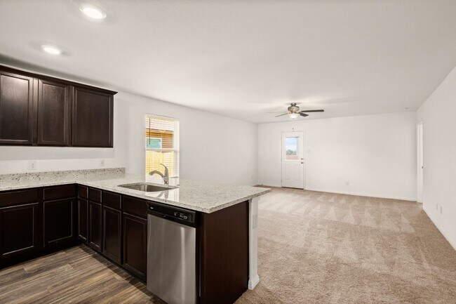 14124 Prospector Wy Elgin, TX 78621 photo 5