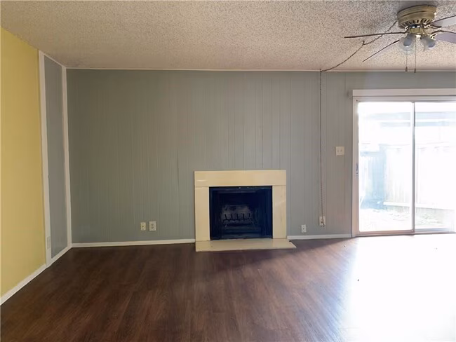 7205 Creekside Dr Austin, TX 78752 photo 2