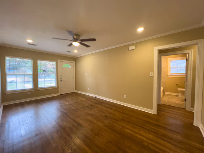 713 Harris Ave Austin, TX 78705 photo 2