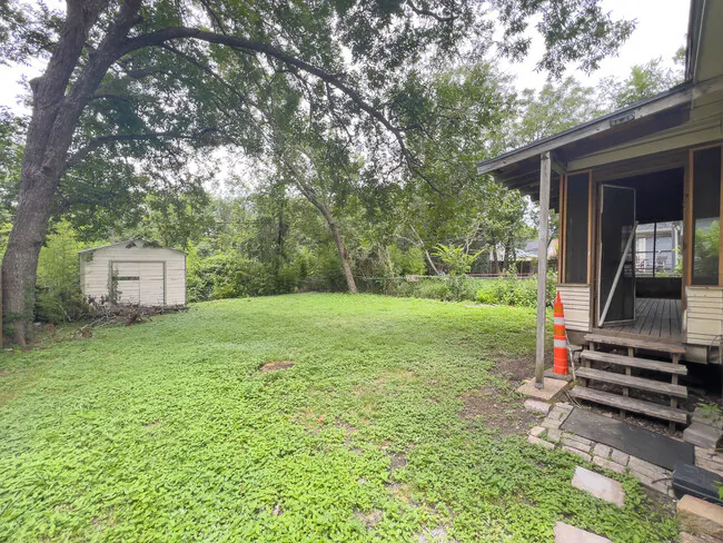 713 Harris Ave Austin, TX 78705 photo 3