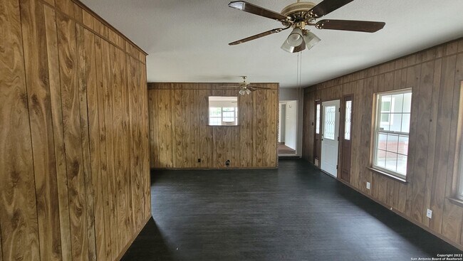 343 Teakwood Ln San Antonio, TX 78216 photo 4