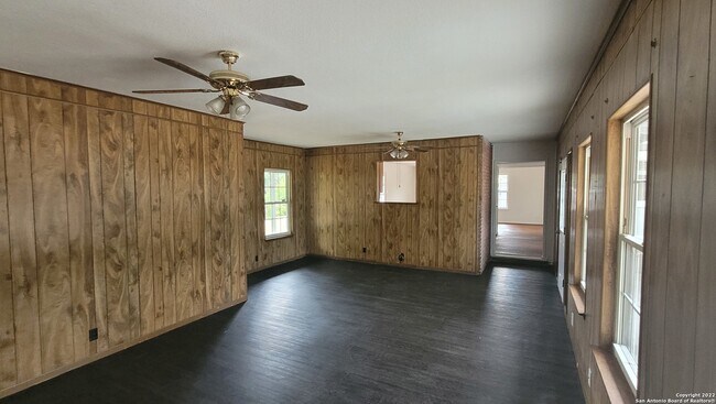 343 Teakwood Ln San Antonio, TX 78216 photo 3