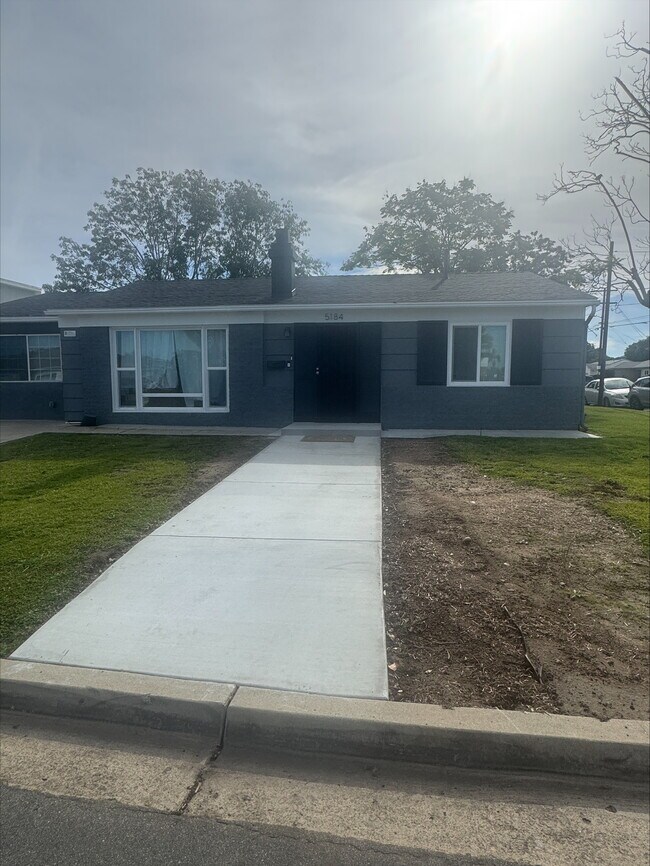 5184 Ewing St San Diego, CA 92115 photo 2