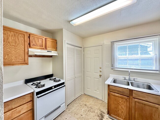 1102-1104 Williamson Dr Killeen, TX 76541 photo 5