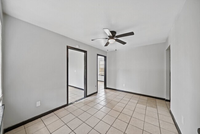 1012 Ann St Pasadena, TX 77506 photo 3