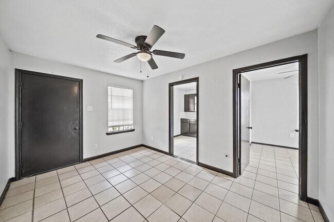 1012 Ann St Pasadena, TX 77506 photo 2