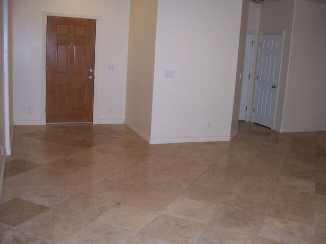 2 STORY TOWNHOME IN GATED COMMUNITY photo 3