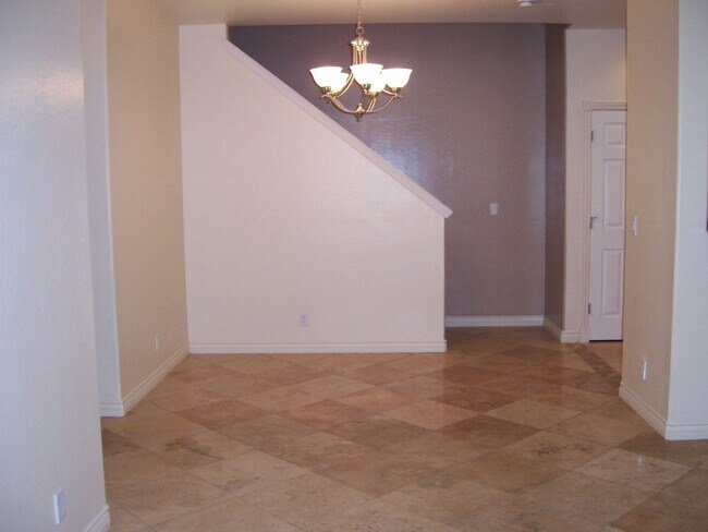 2 STORY TOWNHOME IN GATED COMMUNITY photo 4