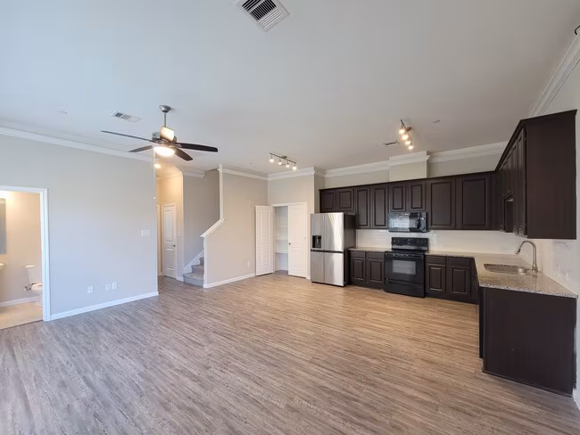7486 Woo St Pearland, TX 77584 photo 2