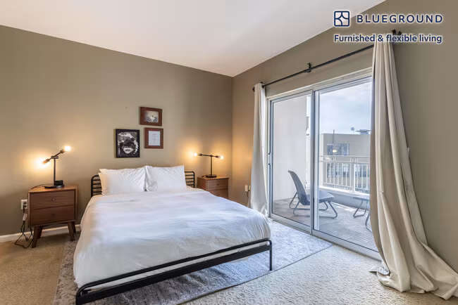 140 S Van Ness Avenue photo 3