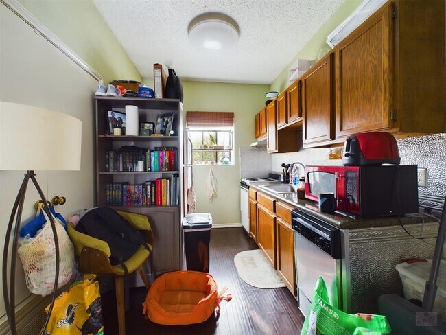 3206 King St Austin, TX 78705 photo 3