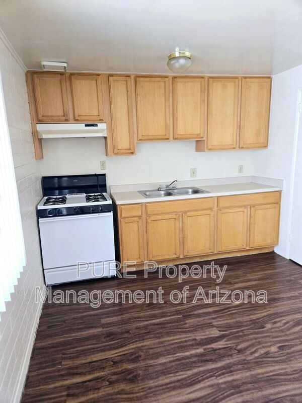 221 E 2nd Ave Mesa, AZ 85210 photo 4