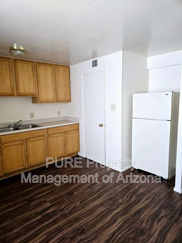 221 E 2nd Ave Mesa, AZ 85210 photo 3