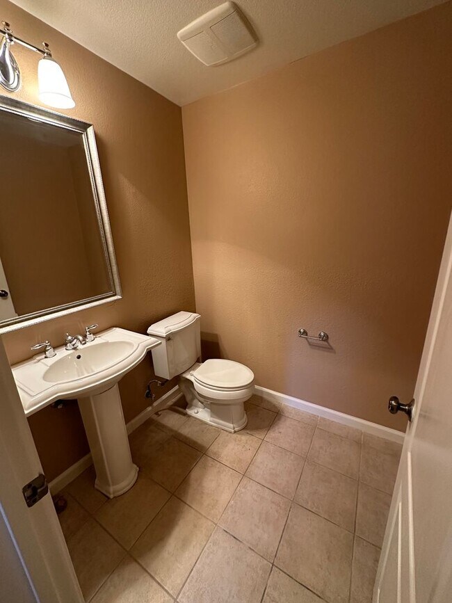 Beautiful 4 Bedroom, 2.5 Bath Mountain House Home photo 4