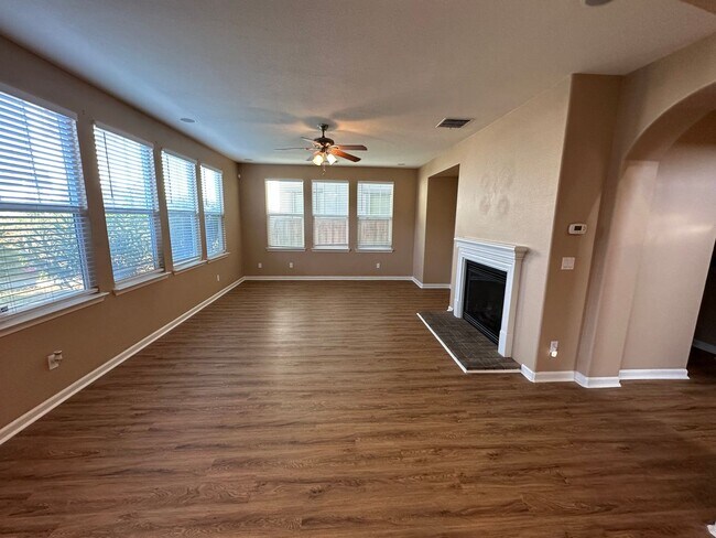Beautiful 4 Bedroom, 2.5 Bath Mountain House Home photo 5