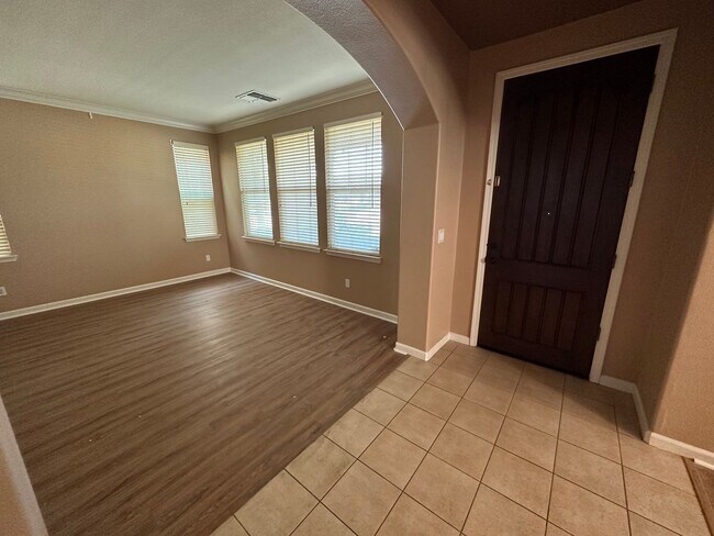 Beautiful 4 Bedroom, 2.5 Bath Mountain House Home photo 3